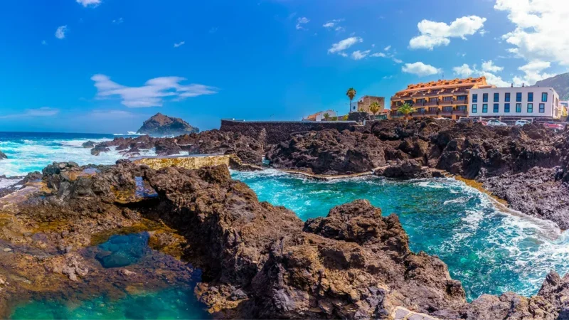Piscine naturali di El Caleton: Una fuga rinfrescante nella natura selvaggia e incontaminata