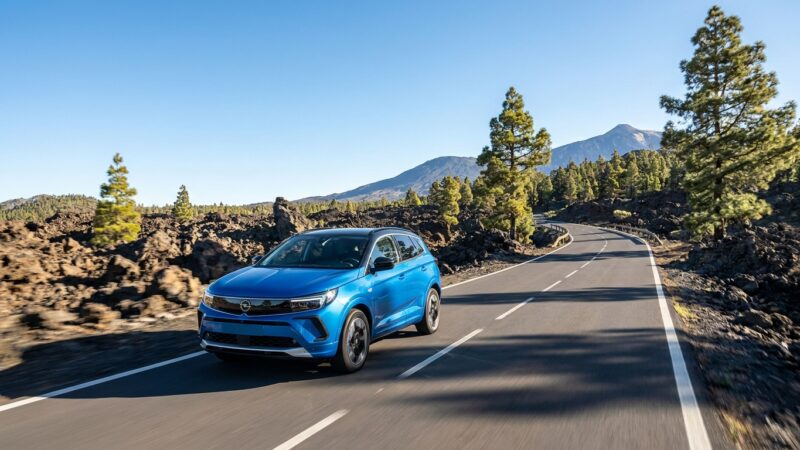 Recensione di guida dell'Opel Grandland Hybrid a Tenerife