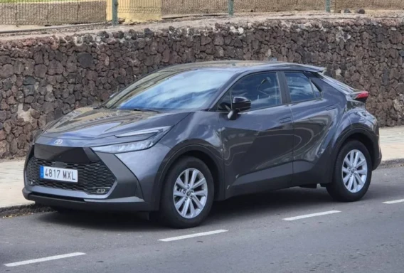 Toyota C-HR Hybrid (Automatico, 1.8 L, 5 posti)