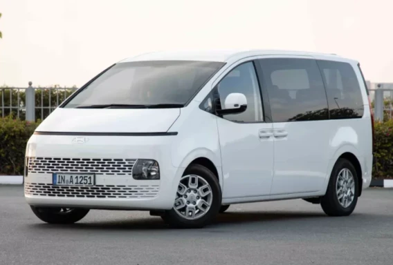 Hyundai Staria (Automatico, 3.5 L, 9 posti)