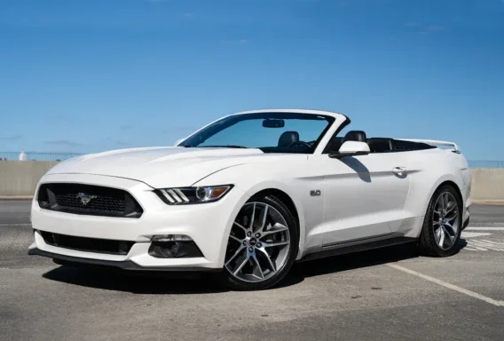 Ford Mustang (Automatico, 2.3 L, 4 posti)